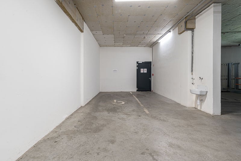 Saját fedett parkolóhely